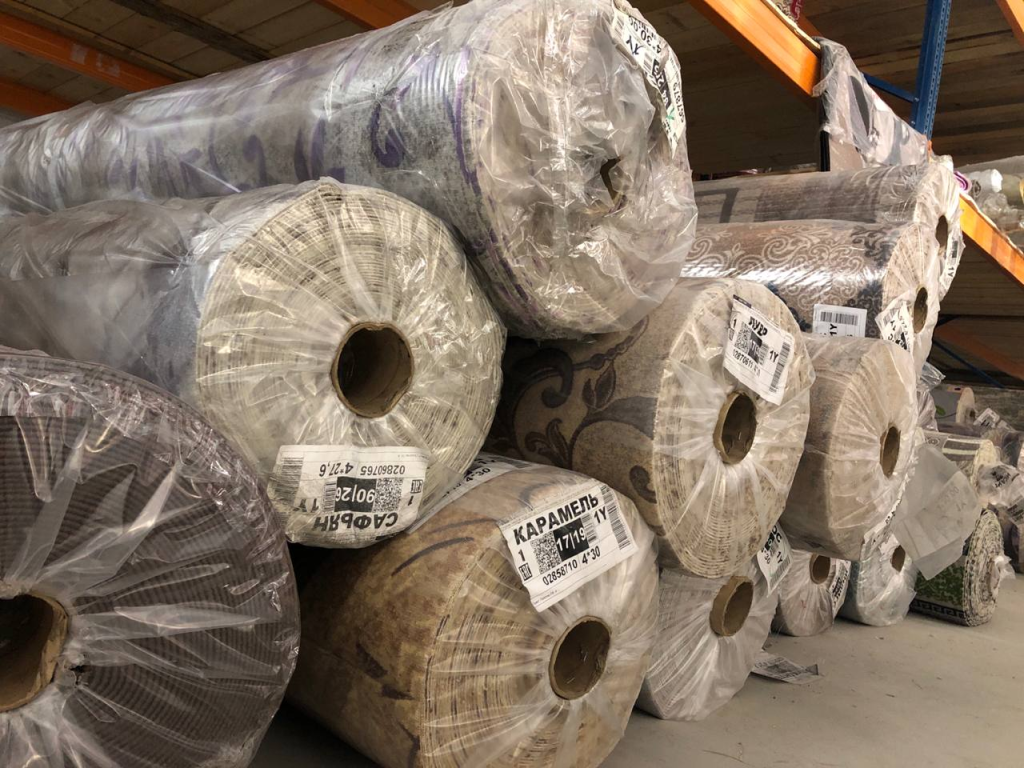 Рулоны ковролина на складе